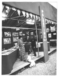 Stand per l'Olp al Festival dell'Unità di Bologna